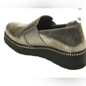 Vaneli silver loafer 9W